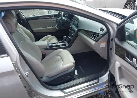 2017 Hyundai Sonata Hybrid z USA, uszkodzony, nr VIN KMHE34L12HA050408